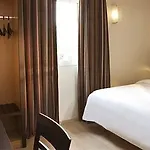 ホテル Escale Oceania Nantes Aeroport ブーグネ