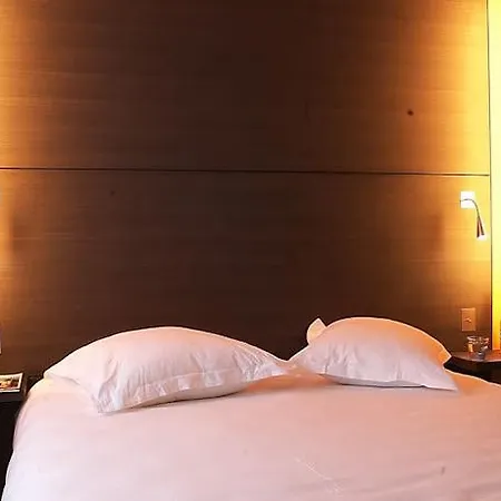 Escale Oceania Nantes Aeroport 호텔 부그네